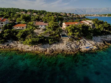 4-Bedroom Villa in Sumartin for 8 Guests