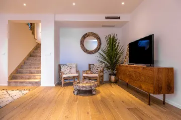 4-Bedroom Villa in Sumartin for 8 Guests