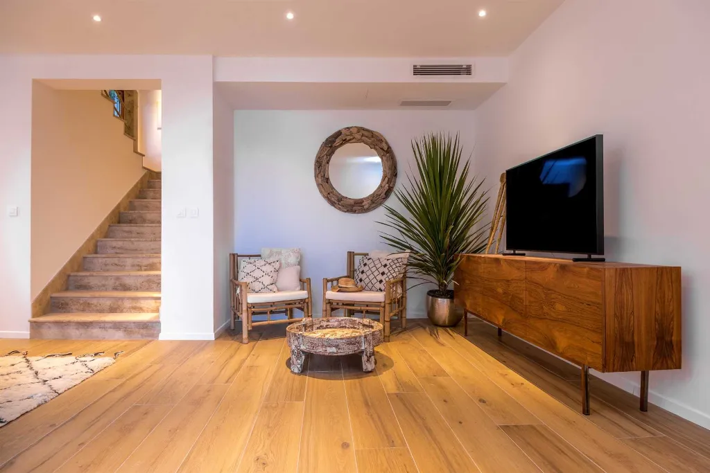 4-Bedroom Villa in Sumartin for 8 Guests