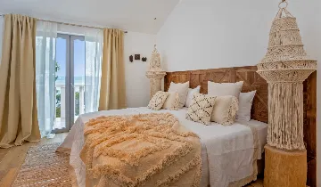 4-Bedroom Villa in Sumartin for 8 Guests