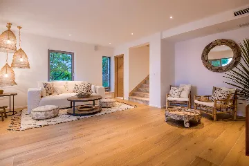 4-Bedroom Villa in Sumartin for 8 Guests