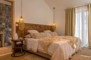 4-Bedroom Villa in Sumartin for 8 Guests