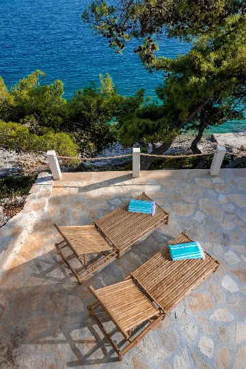 4-Bedroom Villa in Sumartin for 8 Guests