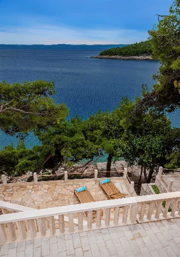 4-Bedroom Villa in Sumartin for 8 Guests