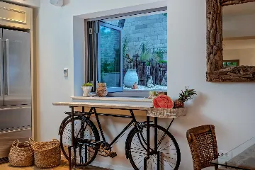 4-Bedroom Villa in Sumartin for 8 Guests