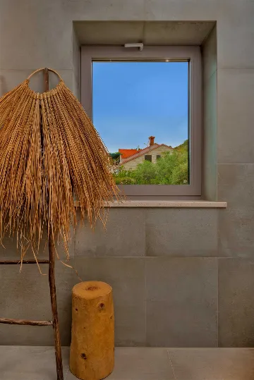 4-Bedroom Villa in Sumartin for 8 Guests