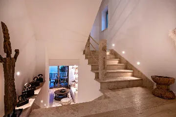 4-Bedroom Villa in Sumartin for 8 Guests