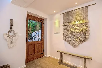 4-Bedroom Villa in Sumartin for 8 Guests