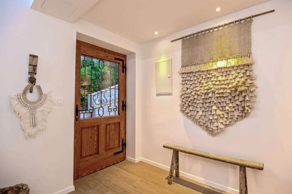 4-Bedroom Villa in Sumartin for 8 Guests