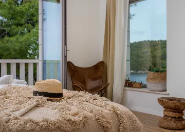 4-Bedroom Villa in Sumartin for 8 Guests