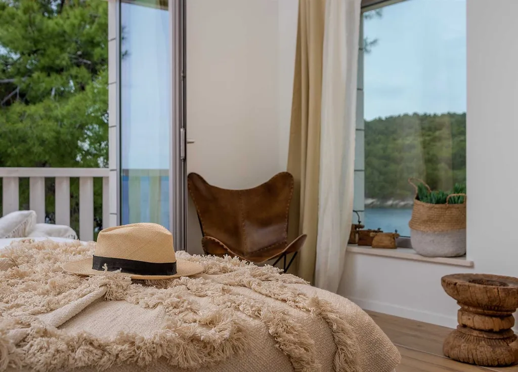 4-Bedroom Villa in Sumartin for 8 Guests
