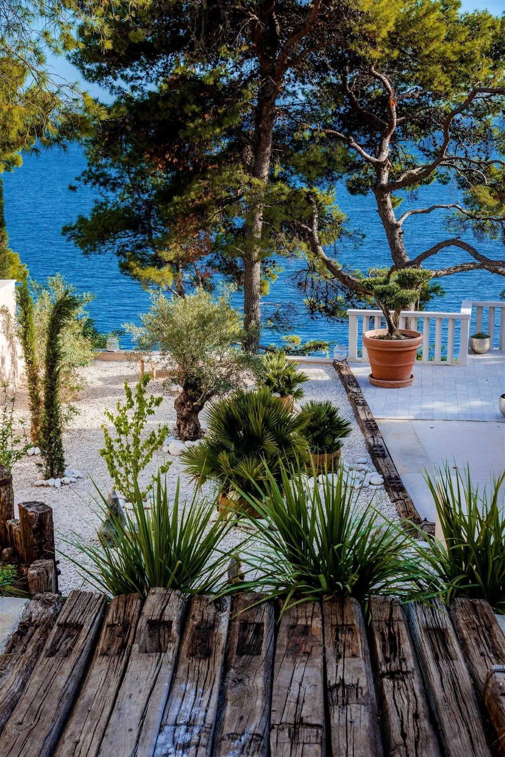4-Bedroom Villa in Sumartin for 8 Guests