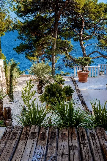 4-Bedroom Villa in Sumartin for 8 Guests