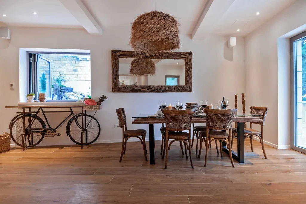 4-Bedroom Villa in Sumartin for 8 Guests