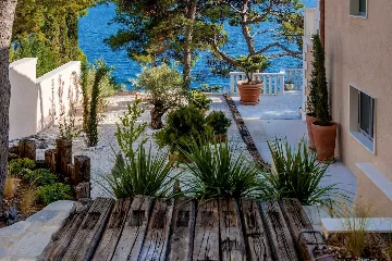 4-Bedroom Villa in Sumartin for 8 Guests