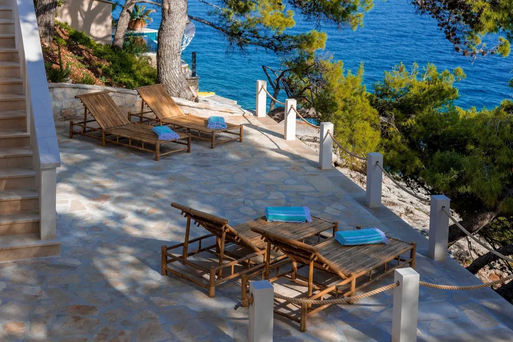4-Bedroom Villa in Sumartin for 8 Guests