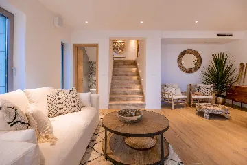 4-Bedroom Villa in Sumartin for 8 Guests