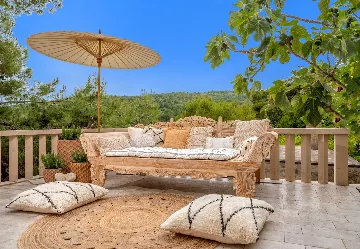 4-Bedroom Villa in Sumartin for 8 Guests