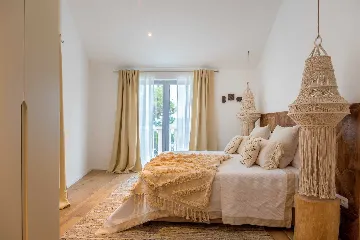 4-Bedroom Villa in Sumartin for 8 Guests