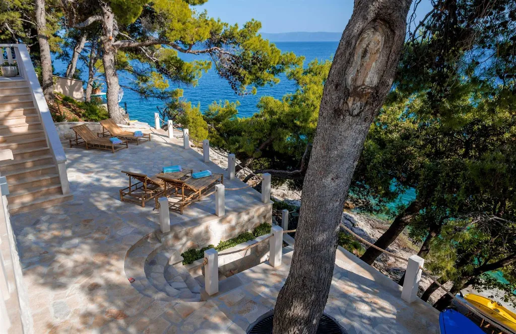 4-Bedroom Villa in Sumartin for 8 Guests