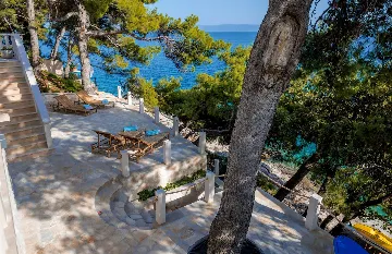 4-Bedroom Villa in Sumartin for 8 Guests