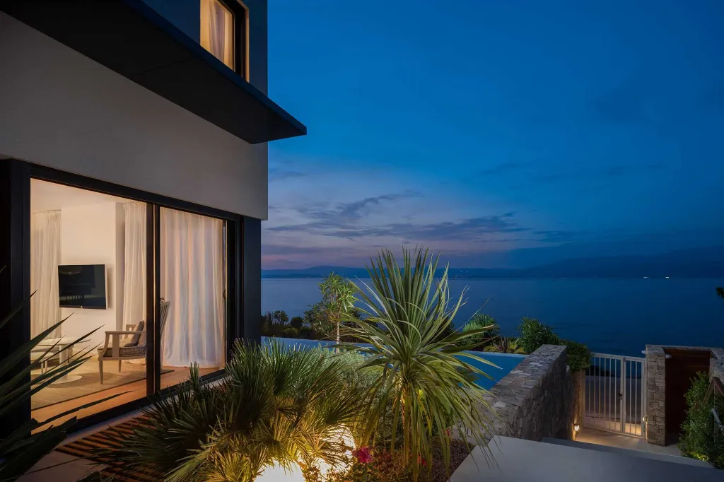 Sutivan Villa Complex with Heated Pools