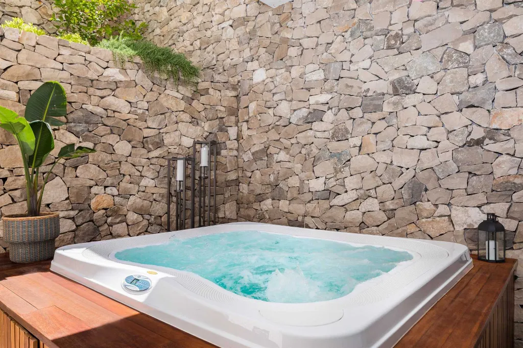 Sutivan Villa Complex with Heated Pools