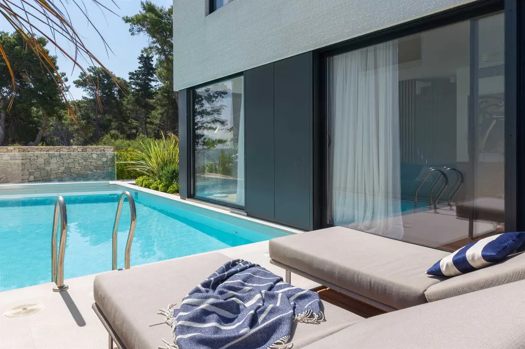 Sutivan Villa Complex with Heated Pools