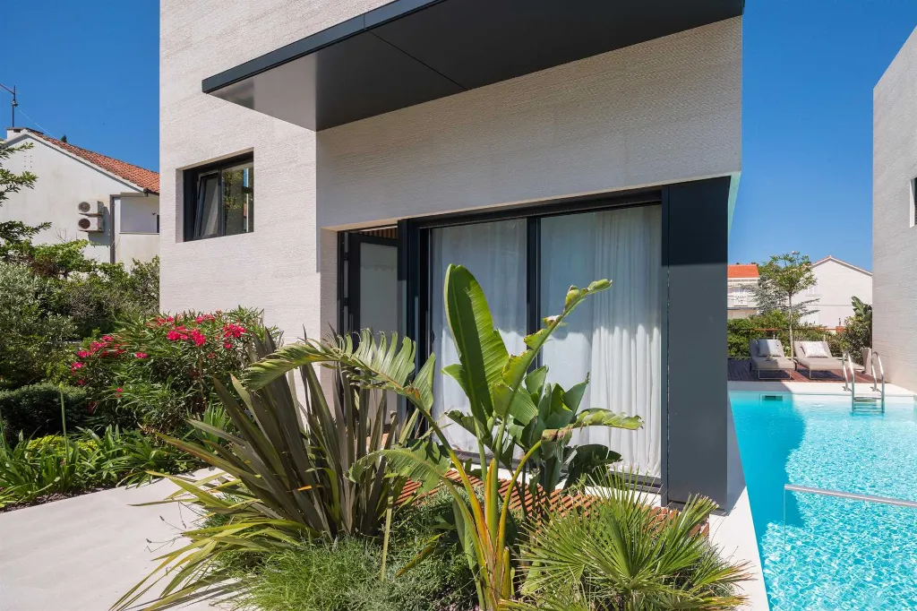 Sutivan Villa Complex with Heated Pools