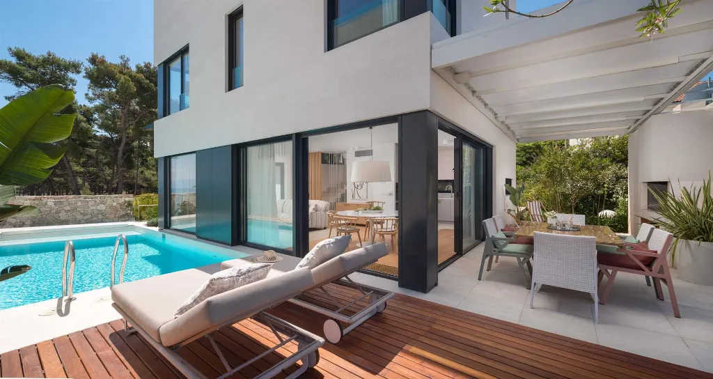 Sutivan Villa Complex with Heated Pools