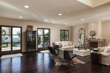 Split Villa with Outdoor Pool for 8 Guests