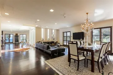 Split Villa with Outdoor Pool for 8 Guests