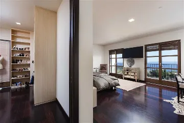 Split Villa with Outdoor Pool for 8 Guests