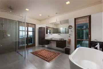 Split Villa with Outdoor Pool for 8 Guests