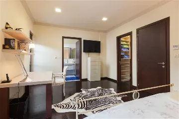 Split Villa with Outdoor Pool for 8 Guests