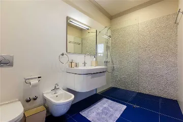 Split Villa with Outdoor Pool for 8 Guests