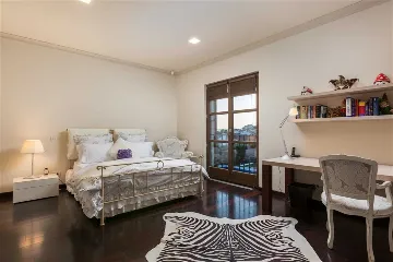 Split Villa with Outdoor Pool for 8 Guests