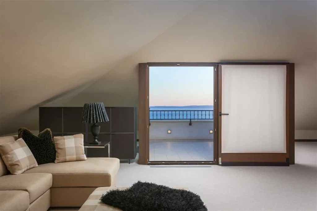 Split Villa with Outdoor Pool for 8 Guests