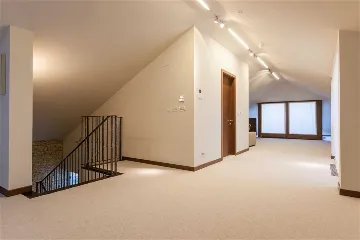 Split Villa with Outdoor Pool for 8 Guests