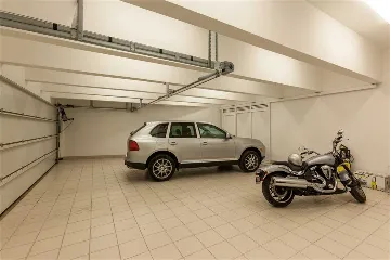 Split Villa with Outdoor Pool for 8 Guests