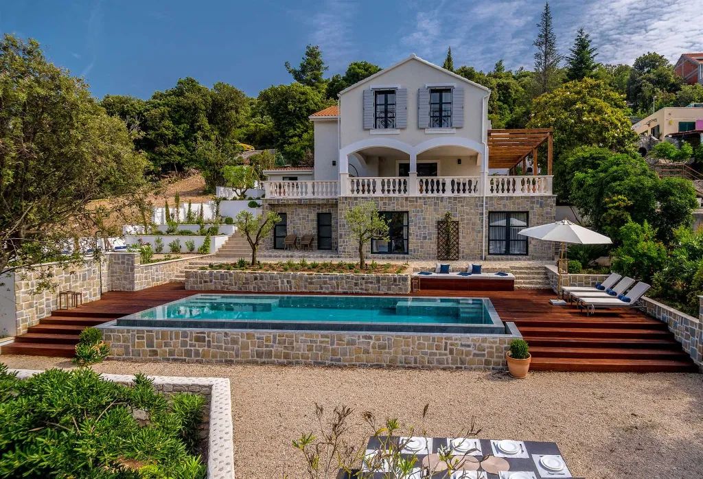 Heated Infinity Pool Villa for 10 in Korčula