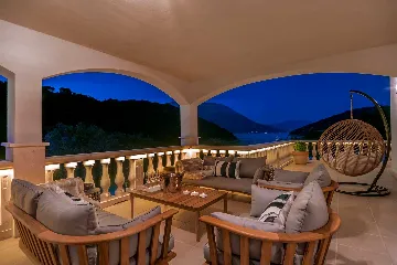 Heated Infinity Pool Villa for 10 in Korčula