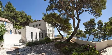 Villa with Pool 10 m from the Beach, Lokva Rogoznica