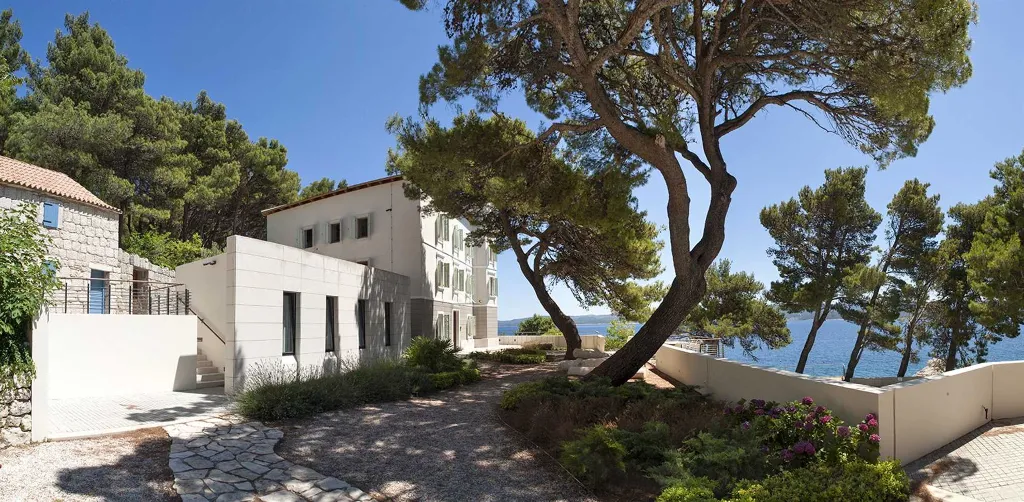 Villa with Pool 10 m from the Beach, Lokva Rogoznica