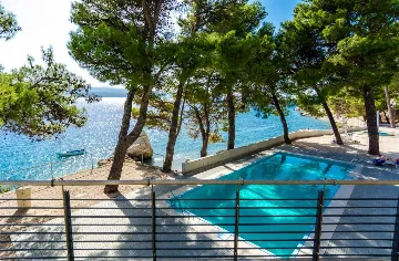 Villa with Pool 10 m from the Beach, Lokva Rogoznica