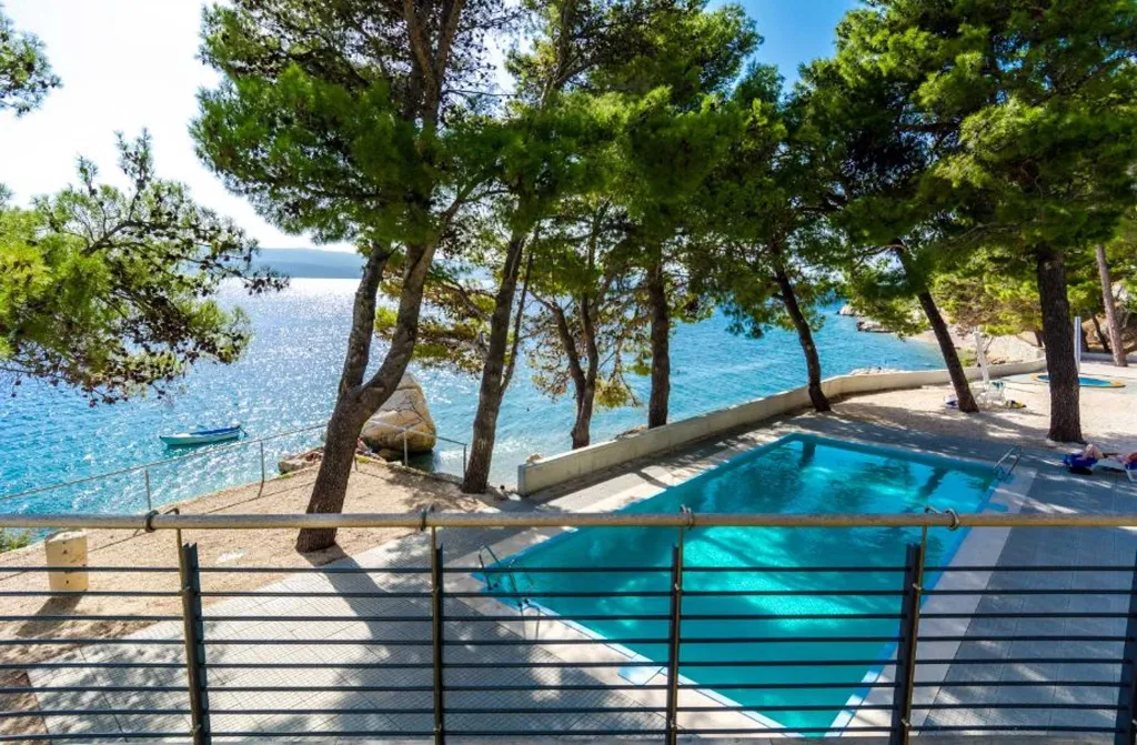 Villa with Pool 10 m from the Beach, Lokva Rogoznica
