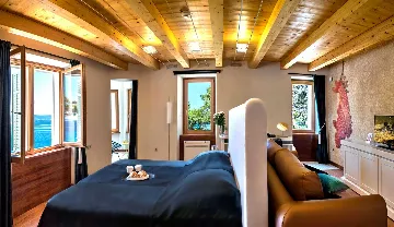 Villa with Pool 10 m from the Beach, Lokva Rogoznica