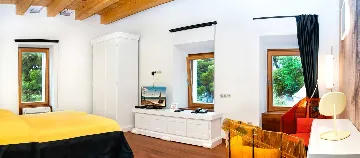 Villa with Pool 10 m from the Beach, Lokva Rogoznica