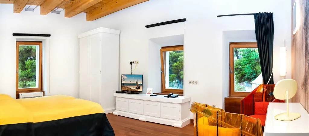 Villa with Pool 10 m from the Beach, Lokva Rogoznica