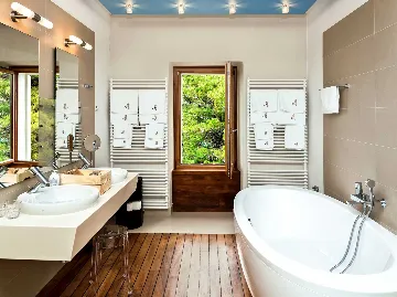 Villa with Pool 10 m from the Beach, Lokva Rogoznica